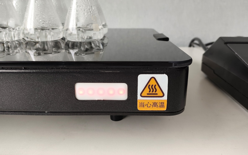 陶瓷電熱板為何能耐強酸強堿？從材質(zhì)特性到結(jié)構(gòu)設(shè)計的解析